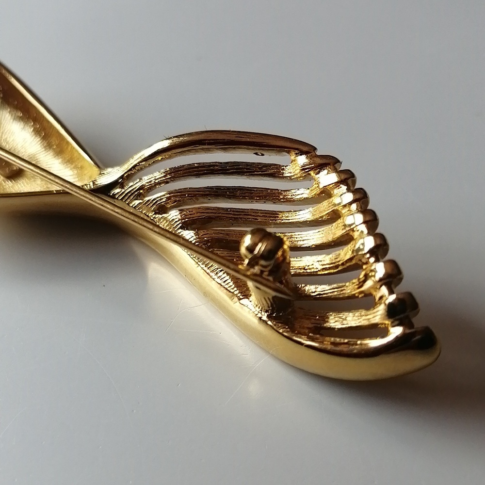 Vintage Monet Minimalist Abstract Goldtone Unisex Brooch Pin - Picture 6 of 7
